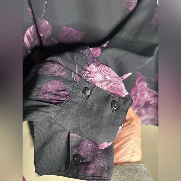 Bow tie blouse - Picture 8 of 13